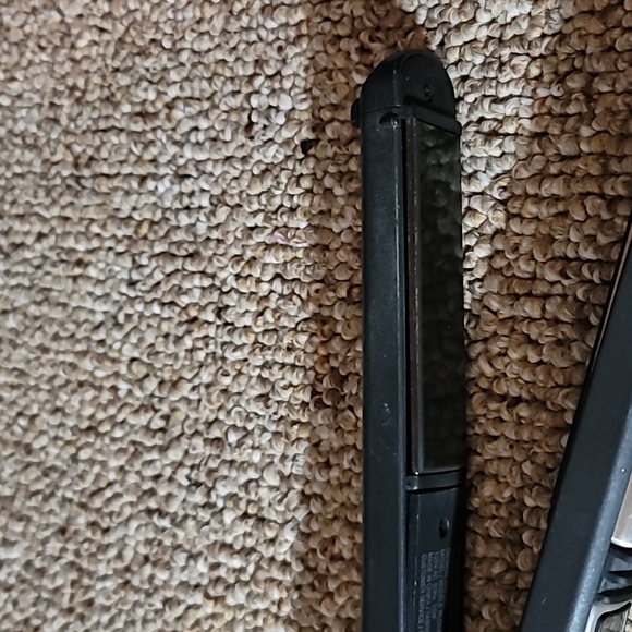 Gently loved Revlon hair dryer and Conair Platinum Flat Iron / Straightener Deal - Picture 13 of 13